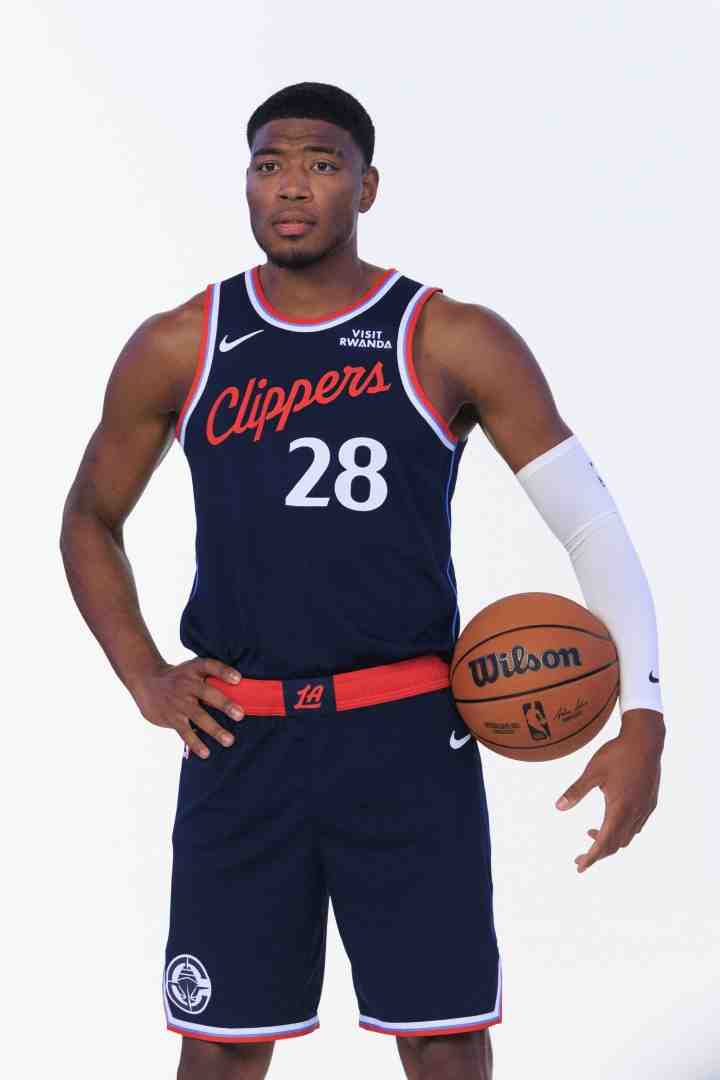 游刃有余！八村塁首节5中4高效贡献11分 三分2中2